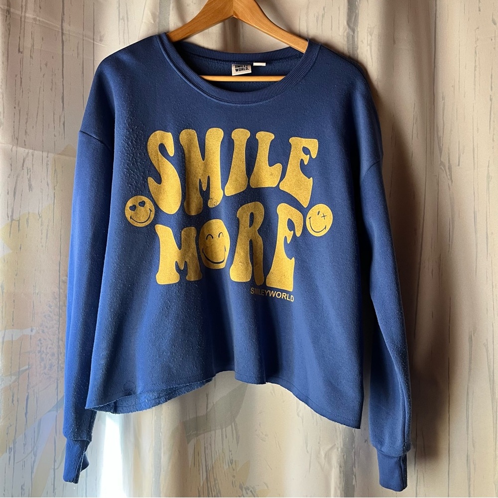 SMILEY WORLD Women’s Blue Cropped Sweatshirt